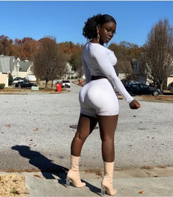 Am Lindah 24 from Jamaica with big sexy booty and big boobs to have full fun to satisfy a man and am very romantic