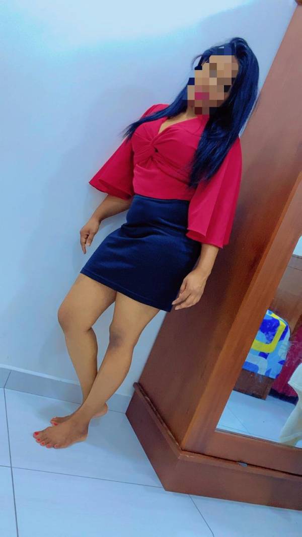 Hot Saduni Live Cam Show With Face and Fun chat 🥵