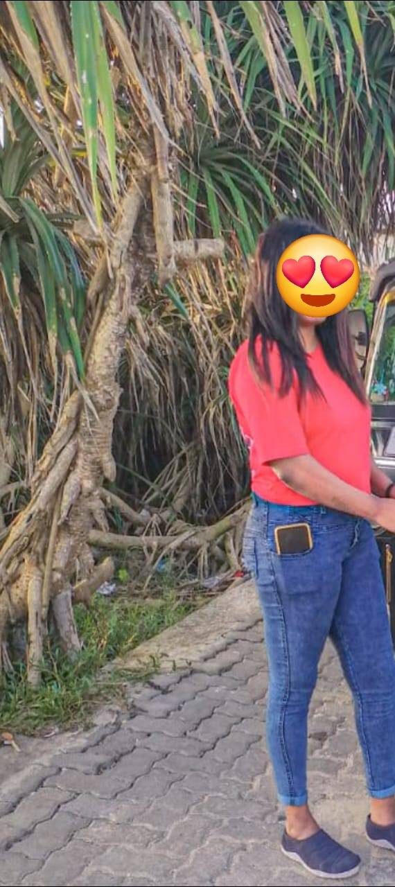 DECENT AND HOT GIRL AT    Dikwella දික්වැල්ල