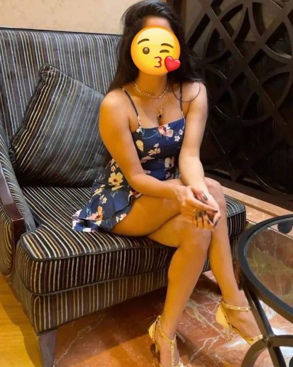 sexy tamil girl at Kollupitiya කොල්ලුපිටිය. ✅️அழகான தமிழ் பெண்✅️