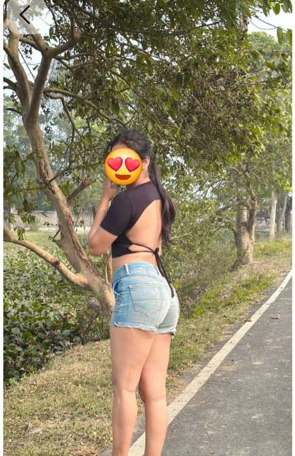 Hot girl at Kandy   නුවර