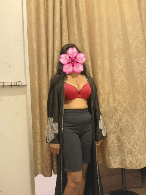 Hot girl at galkissa _ Aththidiya  ( ගල්කිස්ස_ අත්තිඩිය