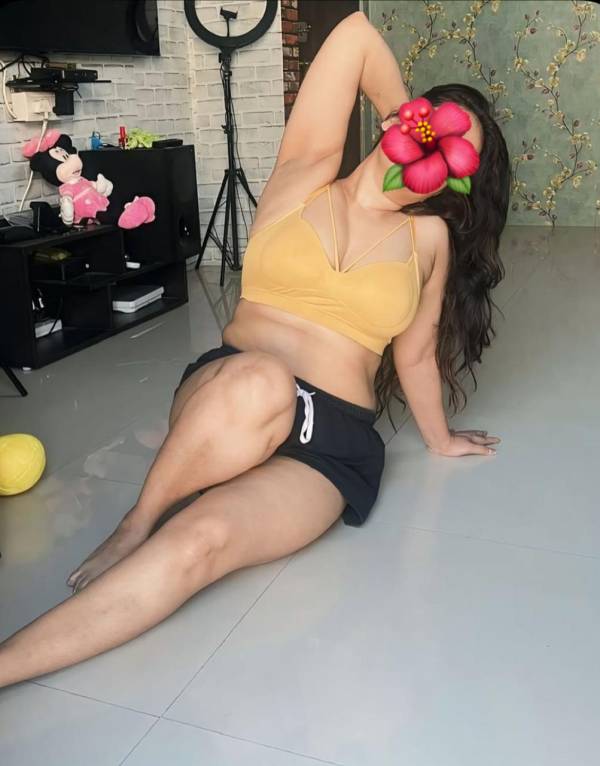 Hot Muslim girl 40 boobs  Age 25 white skin