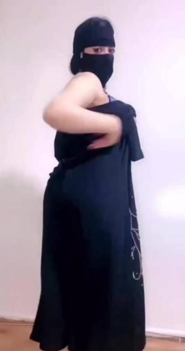 Hot Muslim girl 40 boobs  Age 25 white skin