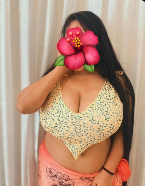 Hot Muslim girl 40 boobs  Age 25 white skin