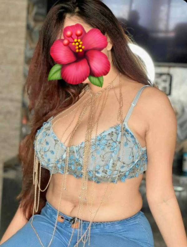 Hot Muslim girl 40 boobs  Age 25 white skin