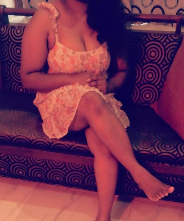 4000/- Full Service  තුරුල් වෙලා ආදරෙන් අපි දෙන්නා sex කරමු ,