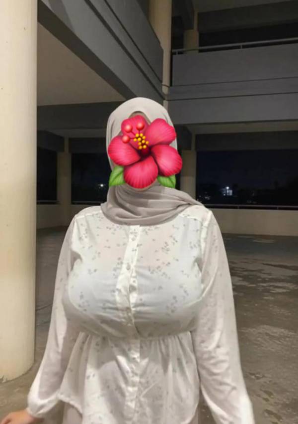 Hot Muslim girl 40 boobs  Age 25 white skin