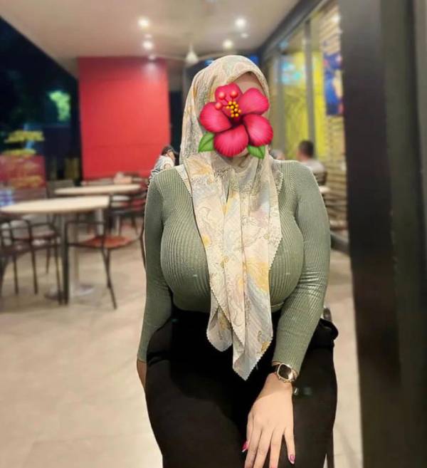 Hot Muslim girl 40 boobs  Age 25 white skin