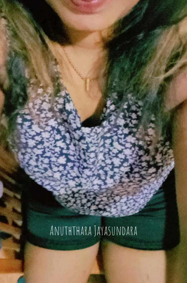 HOT GIRL AT Awissawella අවිස්සාවේල්ල