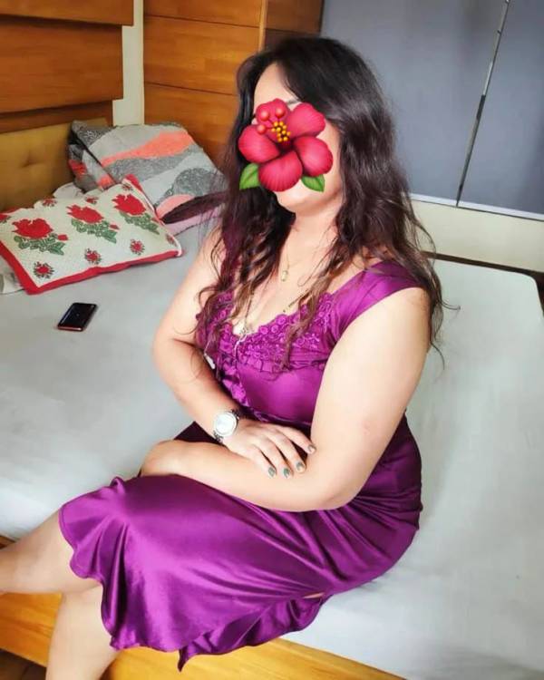 🥰With Room Full Service Rs 6500🥰