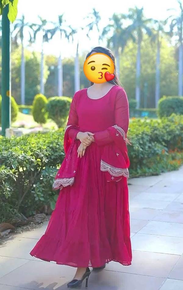 Hot girl at Kandy   නුවර