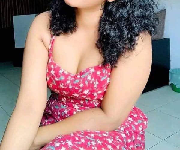 ලස්සන කෙල්ලෙක් ඉන්නවා ඔයාට හොද Service එකක් ගන්න පුළුවන්