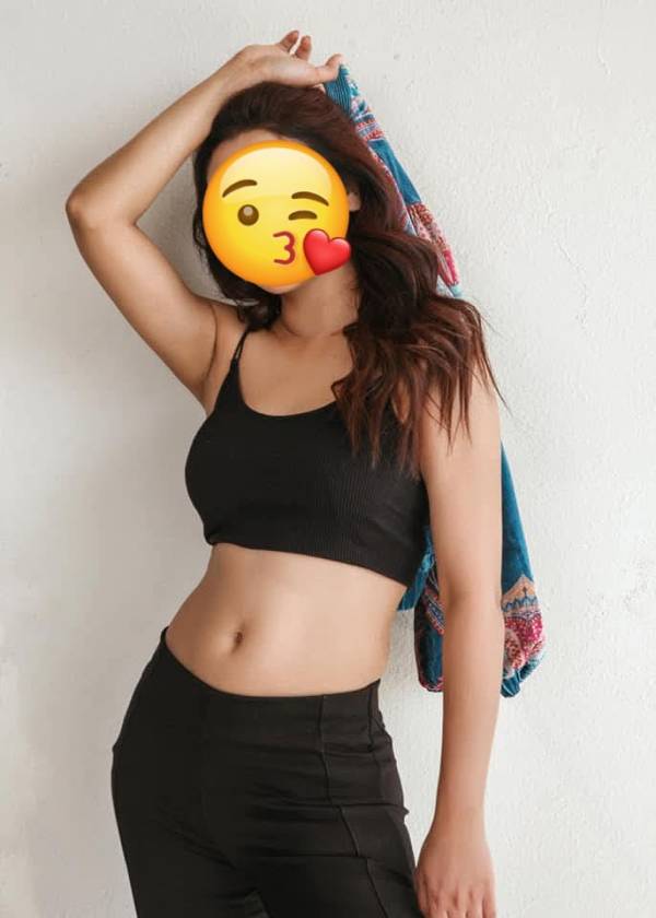 Hot girl at Kandy   නුවර