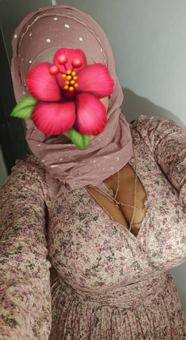 Hot Muslim girl 40 boobs  Age 25 white skin